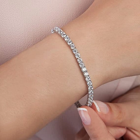 Elegante Pulsera Tennis de Aleación con Diamantes de Imitación para Mujer Minimalista de una Sola Fila Cuatro Garras Estilo Circonita Joyería de Lujo Regalo