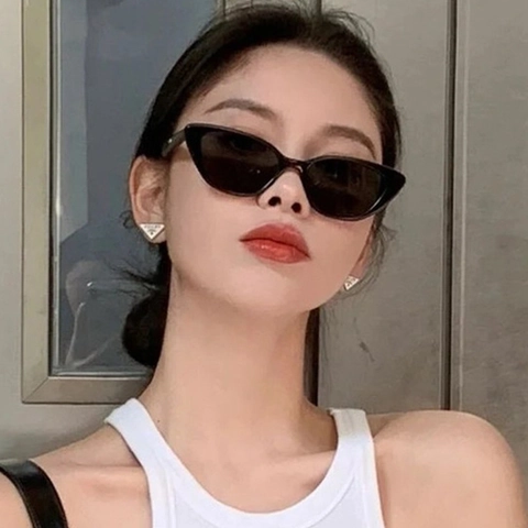 Vintage Cat Eye Sunglasses For Women Retro Triangle Small Frame Fashion UV400 Protection Eyewear Trendy Style Accessory