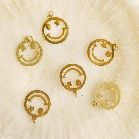 Pendentif Visage Souriant Acier Inoxydable Creux Rond Charme Avec Yeux Étoilés Inlay Zircon Accessoires Bijoux DIY