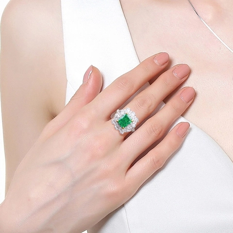 Anillo Lujoso de Plata de Ley 925 con Strass Verde Esmeralda para Mujer Joyería Elegante de Flor Cuadrada Colgante de Doble Uso