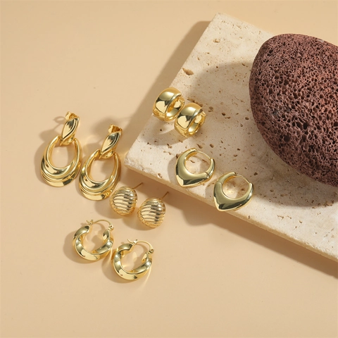 Retro Gold Vergoldete Kupfer Herz Creolen Frauen U-Form Geometrische Kleine Huggie Ohrbuckles Minimalistischen Stil Schmuck