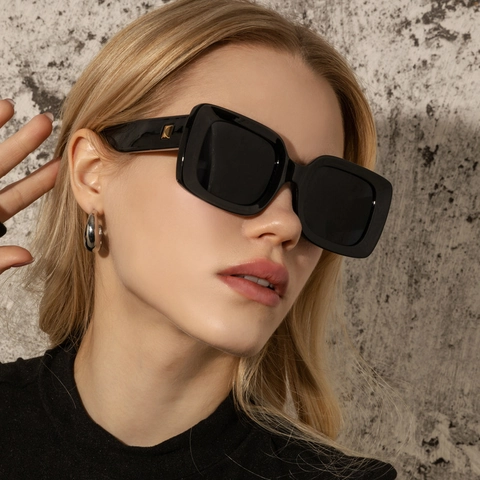 Square Large Frame Sunglasses Retro Vintage Style UV400 Protection PC Frame With Metal Rivet Fashion Eyewear Men Women