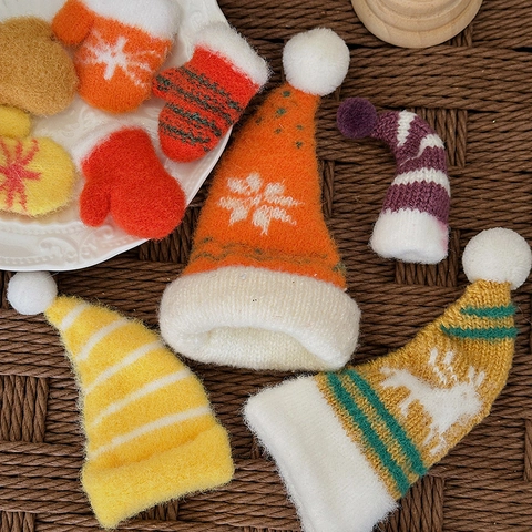 Mini Christmas Knitted Hats Gloves Yarn Plush Reindeer Snowflake Patterns Festive DIY Decor Doll Accessories