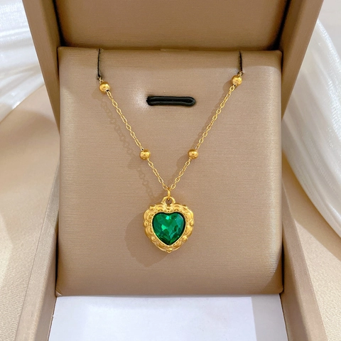 Minimalistische Herz Anhänger Halskette Gold Plated Titanstahl Mit Grünem Edelstein Elegante Schlüsselbeinkette Für Damen