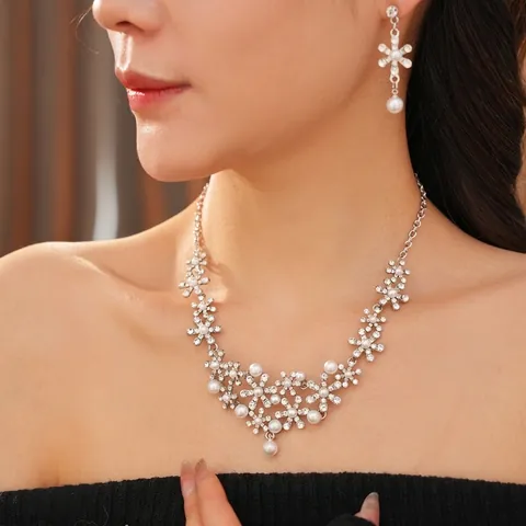Collar Y Pendientes Joyas De Flores Aleación Diamantes De Imitación Perla Artificial De Imitación Exquisito Lujo Estilo De Corte