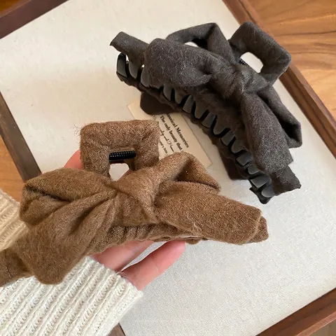 Elegant Bow Hair Claw Clip Large Fabric Wrapped Shark Clip Retro Chic Nonslip Hair Accessory For Women