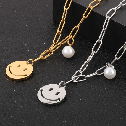 Collar De Acero Inoxidable Con Colgante De Cara Sonriente Hueca Y Perla Artificial De Imitación Cadena De Clip Joyería De Moda