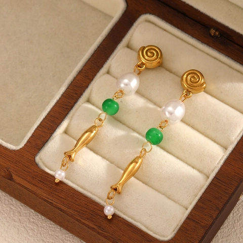 Pendientes Colgantes De Acero Inoxidable Chapado En Oro De 18K Vintage Con Colgante De Pez Perla Barroca Artificial Y Cuenta Verde Para Mujer
