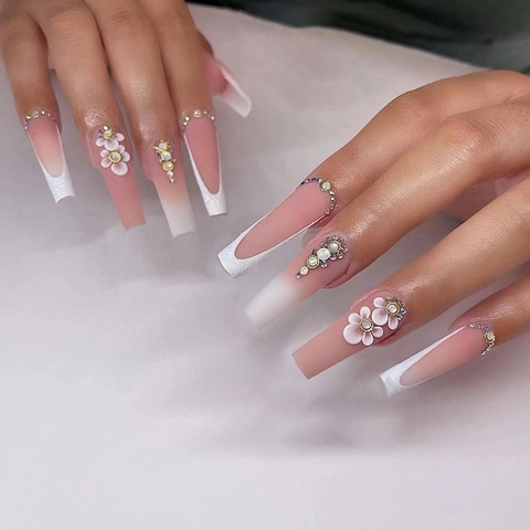 Uñas Postizas Press On Coffin Largo Degradado Francés Flor 3D Blanca Arte Lujo Pedrería Perlas Artificiales Elegante Ballet Uñas Portables