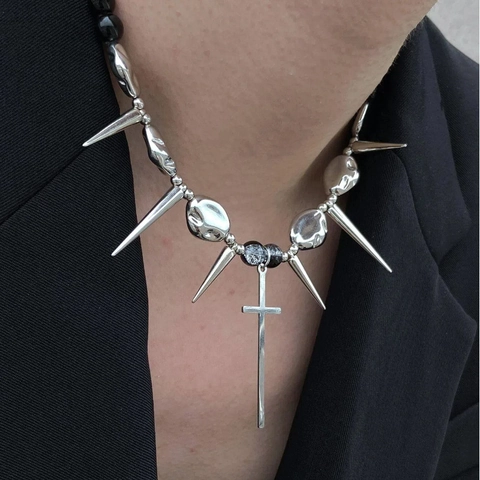 Collana con Pendente a Croce Rivetti Spuntoni in Acciaio Inossidabile Lega Punk Gothic per Uomo Donna Hip Hop Y2K Strass Perla Artificiale