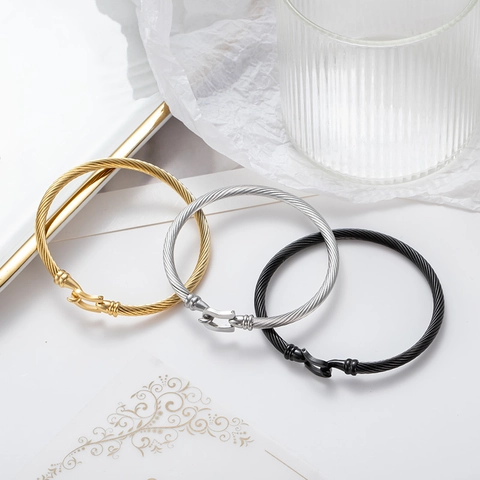 Twisted Cable Bangle Stainless Steel Horseshoe Hook Clasp Punk Jewelry For Men And Women Unisex Fashion Accessory