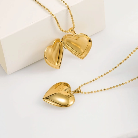 Collana con Medaglione a Cuore in Acciaio Inossidabile per Donna Ciondolo con Cornice per Foto Lucido Gioielli dal Design Minimalista Elegante Regalo a Cuore