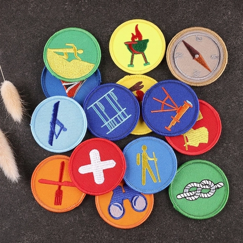 Toppe Ricamate Tonde Tema Outdoor Camping Scout Toppe Termoadesive Per Vestiti Giacche Zaini Decorazione DIY