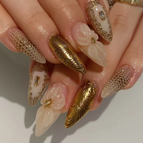 3D Floral Press On Nails Metallic Gold Glossy Almond Shape Luxury Vintage Fake Nails With Rhinestone Decoration