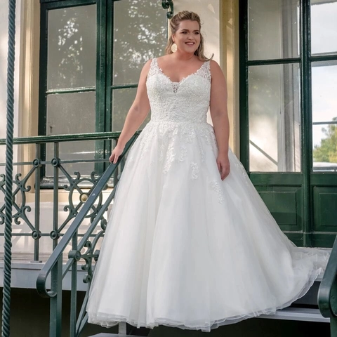 Brautkleid In Übergröße Spitzenapplikationen Tiefer V-Ausschnitt Ärmellos A-Linie Elfenbein Langes Hochzeitskleid