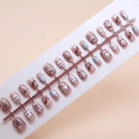 Faux Ongles à Presser Œil de Chat Chien d'Anniversaire 30 Pièces Ongles Carrés Courts avec Motifs Gâteaux pour Femmes