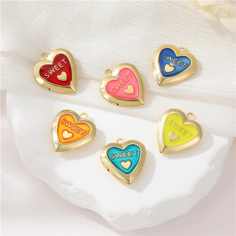 Pendentif Médaillon Cœur Cuivre Plaqué Or Émail Design Doux Cadre Photo Ouvrable Bijoux Romantiques DIY Pour Femmes