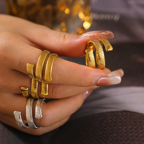 Minimalist Titanium Steel Geometric Winding Threaded Open Ring For Women 18K Gold Plated Industrial Style Adjustable Finger Ring Jewelry