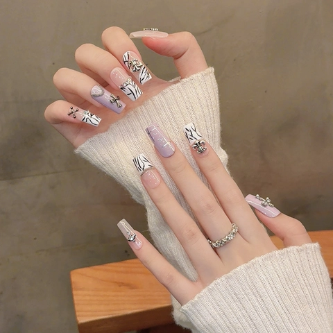 Paars Wit Zebra Doodskist Plaknagels Gothic Legering Kruis Strass Kunstparel Handgemaakte Valse Nagels Manicure Kunst