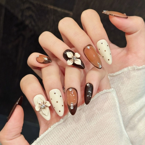Unghie Finte Fatte a Mano Oeil de Chat Leopardo Con Fiori 3D Strass Perla Artificiale Mandorla per Donna