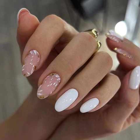 Blumenmuster Press On Nägel Oval Lang Gradient Weiß Rosa Goldfolie Elegante Künstliche Fingernägel Für Damen