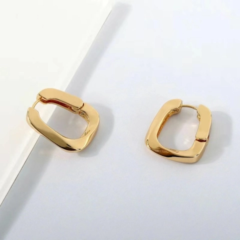 Vintage Irregular Square Distorted Hoop Earrings For Women 18K Gold Plated Alloy Geometric Niche Design Temperament Fashion Jewelry