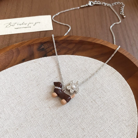 Collana Con Ciondolo Bassotto Carino Lega Smalto Perla Artificial Fiore Stile Cartone Animato Gioielli Unici Per Donna
