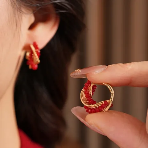 Pendientes De Aro Retro Con Cuentas De Vidrio Rojas Diseño De Cobre Retorcido Y Poste De Plata Para Mujer Estilo Elegante