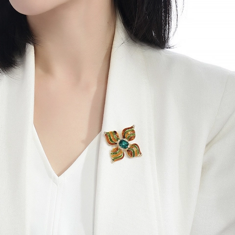 Spilla A Fiore In Lega Smaltata Vintage Con Cristallo Verde Taglio Smeraldo Stile Palazzo Spilla A Croce Per Donna
