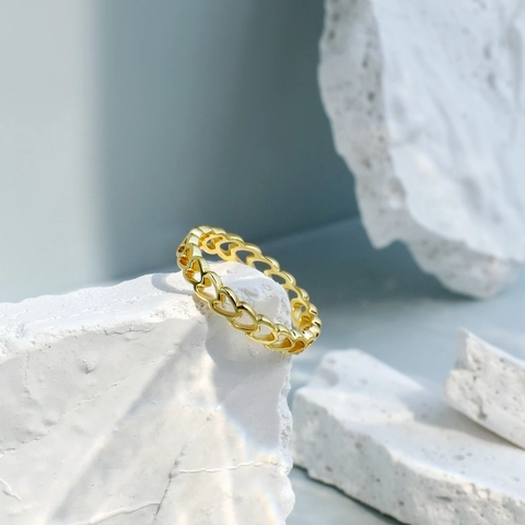 Bague Minimaliste à Maillons de Cœur Ajourés pour Femmes en Cuivre Plaqué Or Motif de Cœur Bague de Doigt Empilable Bijoux de Mode Cadeau