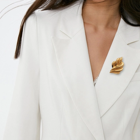 Vintage Stainless Steel Leaf Brooch For Women High Polished Gold Plated Plant Pin For Suit Dress Fashion Jewelry Accessory