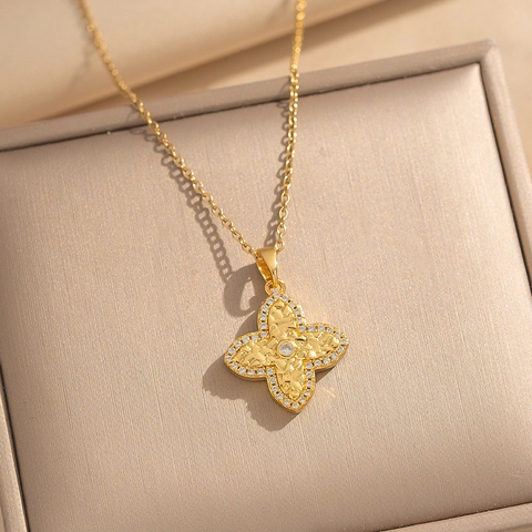 Collier Pendentif Trèfle Cuivre Zircon Texture Martelée Plaqué Or Bijoux Élégants Pour Femmes Accessoire Mode