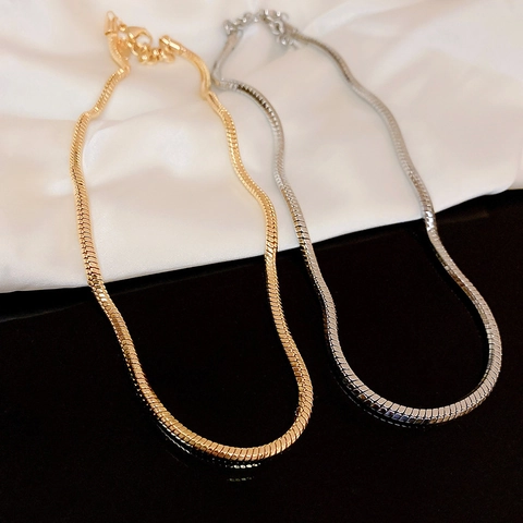 Minimalistische Flache Schlangenkette Halskette 18K Vergoldetes Kupfer Geometrischer Choker Trendiger Schmuck Geschenk Für Frauen
