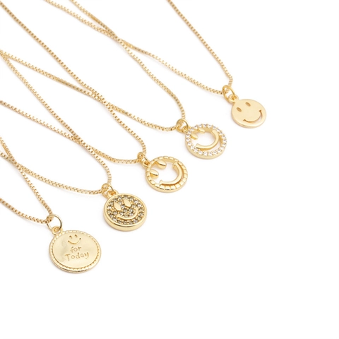 Collier Pendentif Visage Souriant Cuivre Plqué Or Micro Zirconia Chaîne De Boîte Bijoux Mode Pour Femmes