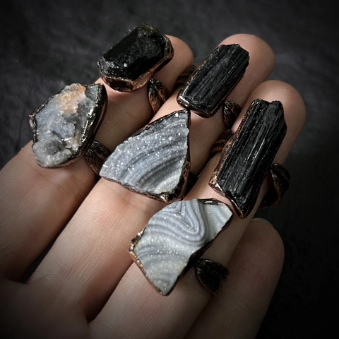 Vintage Raw Stone Ring With Black Tourmaline Sun Agate Druzy Feather Texture Antique Copper Adjustable Open Ring For Women Boho