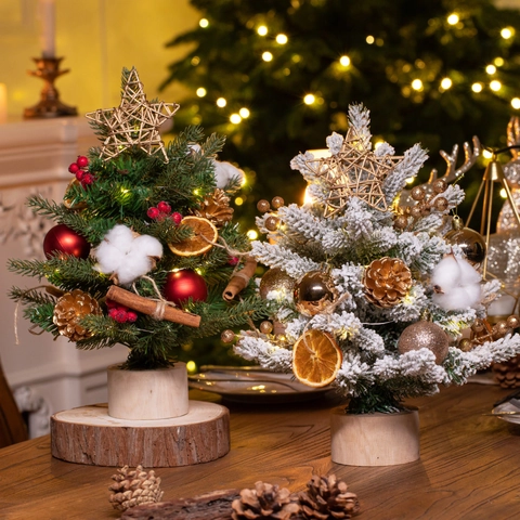 Mini Weihnachtsbaum PVC PE Holzsockel LED Lichter Dekorative Kiefernzapfen Baumwolle Orangen Desktop Home Office Dekor