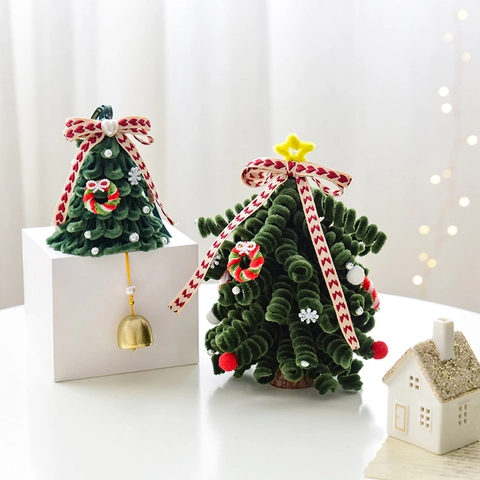 Mini Albero Di Natale Corona Ornamenti Da Scrivania Peluche Ciniglia Stile Fatto A Mano Con Base In Legno Fiocchi Campanelli Künstliche Perle