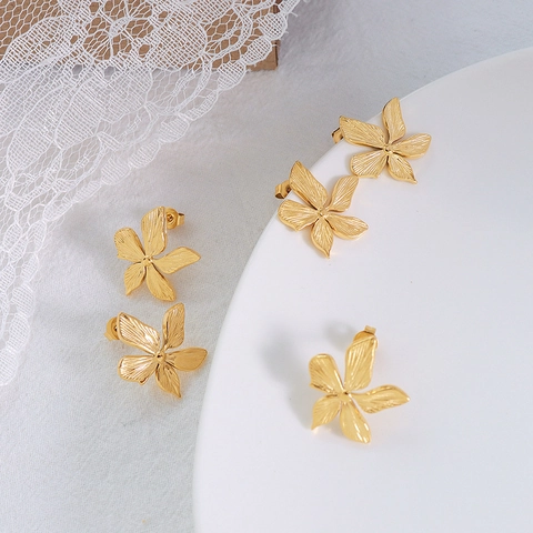 Vintage Strukturierte Blütenblatt Ohrstecker 18K Vergoldet Edelstahl Gebürstet Fünf Blütige Florale Schmuck Für Damen