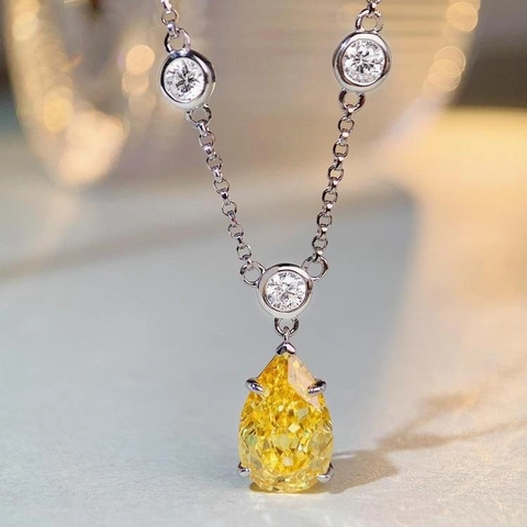 Collier Pendentif Goutte d'Eau en Forme de Poire en Argent Sterling 925 pour Femmes Bijoux de Mode Sophistiqués avec Strass