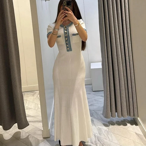 Robe En Tricot Élégante Patchwork Denim Coupe Ajustée Manches Courtes Longueur Midi Bordure Contrastée Décor De Boutons