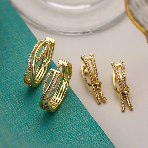 Geometrische Creolen 18K Vergoldetes Kupfer Zirkonia Kreuz Knoten Minimalistisch Vintage Elegant Schmuck Zubehör