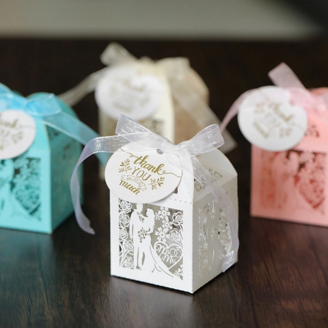 Hollow Laser Gesneden Bruiloft Bedankjes Snoep Dozen Met Lint En Bedankt Labels Papier Geschenkdoos Hart Ontwerp