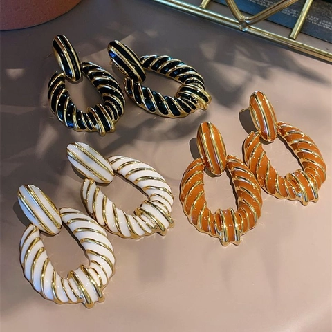 Boucles d'Oreilles Géométriques Vintage Motif Zèbre Européen Plaqué Or Alliage Émail Exagéré Bijoux de Mode Métalliques pour Femmes