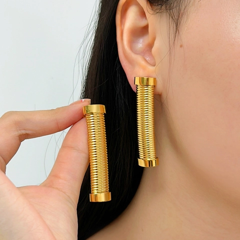Orecchini a Bottone Trendy in Acciaio Inossidabile Placcato Oro 18K Design a Spirale a Molla per Donna Gioielli Geometrici Stile Industriale