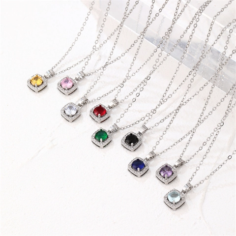 Elegant Copper Square Pendant Necklace For Women Micro Rhinestone Inlaid Geometric Sugar Cube Clavicle Chain Jewelry