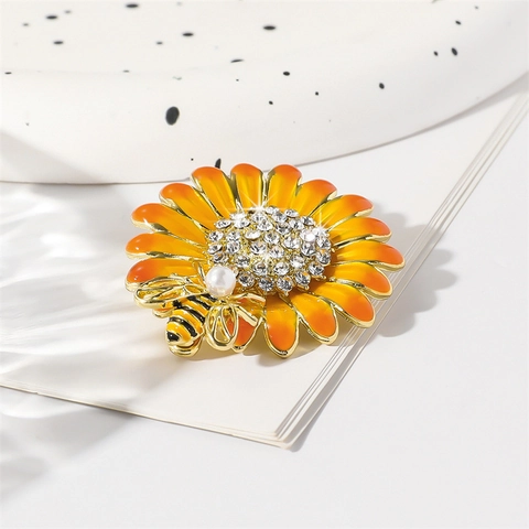 Simpatica Spilla a Forma di Girasole Margherita e Ape per Donna in Lega di Zinco Smalto Strass Perla Artificiale Gioielli