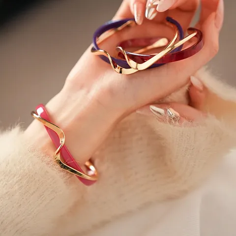 Double Layer Wavy Open Cuff Bracelet Alloy Acrylic Gold Plated Geometric Minimalist Fashion Jewelry For Women