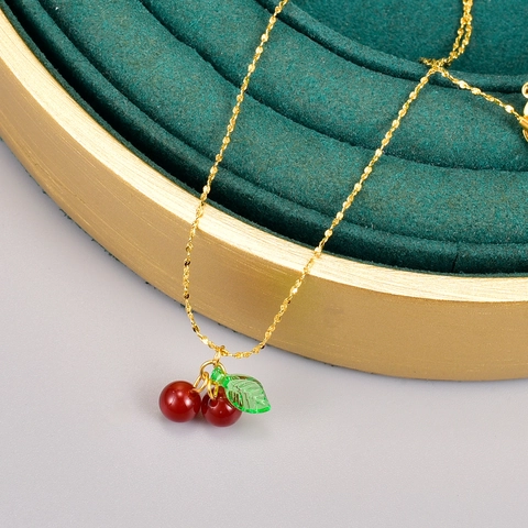 Collana Con Pendente A Ciliegia Acciaio Inossidabile Placcato Oro 18K Perle Di Corniola Rossa Foglia Di Resina Per Donna