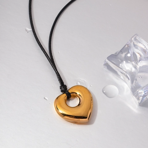 Edelstahl Halskette Mit Hohlem Herzanhänger Für Damen Schwarze Wachskordel Vergoldet Minimalistischer INS Stil Polierter Schmuck
