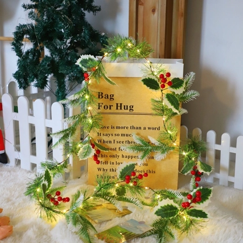 Christmas Pine Needle Rattan Garland With Red Berries And LED Warm Lights Plastic For Fireplace Mantle Wall Decor